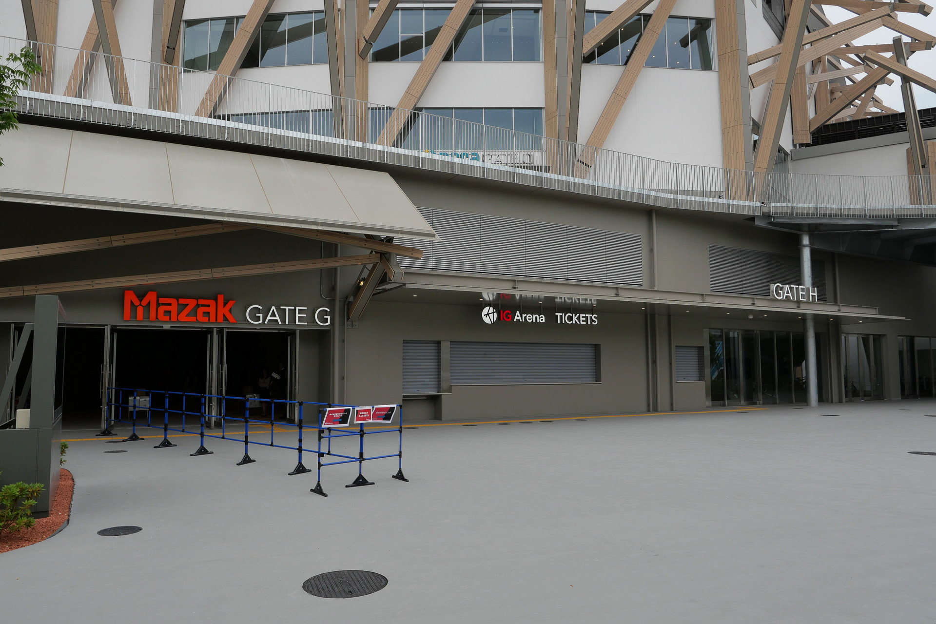 こちらは1階のエントランスゲート