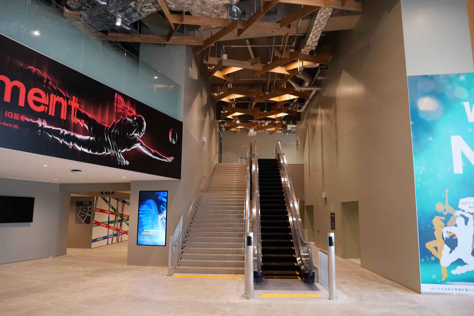 館内にはエスカレーターやエレベーターを多数設置し、バリアフリーも申し分ない