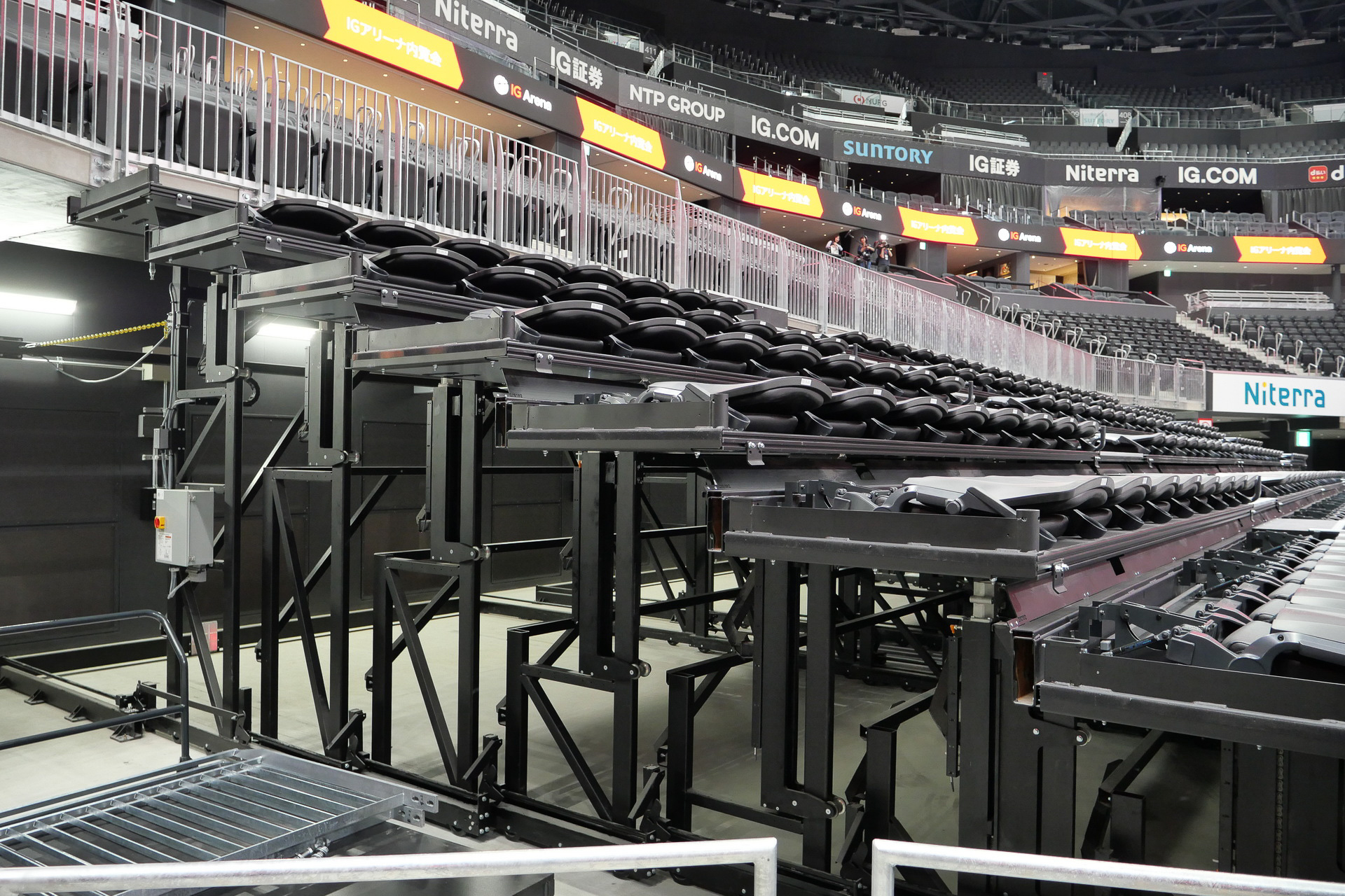 引き出し状の可動構造となっており、不要なときには収納できる