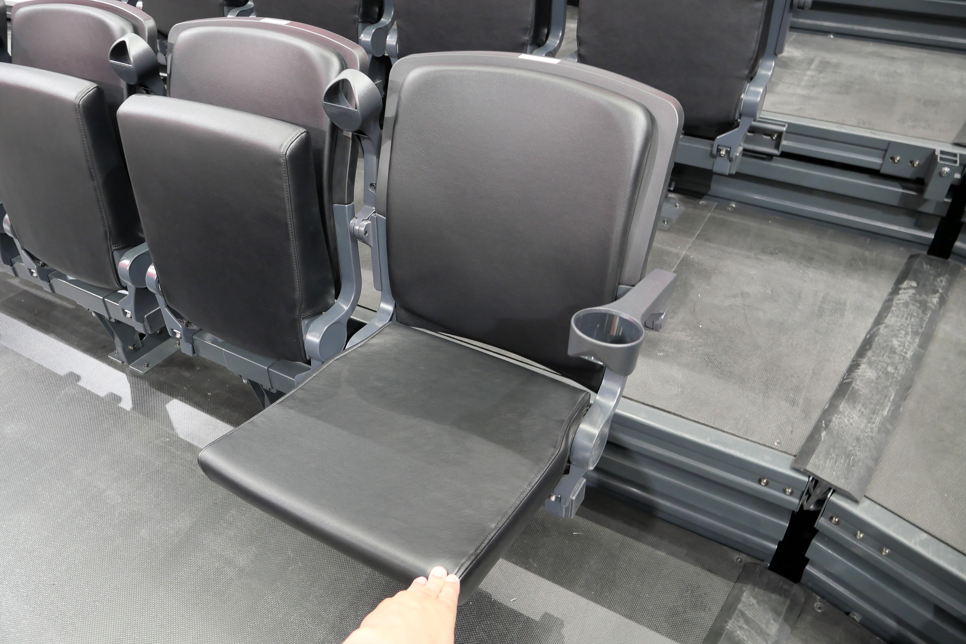 可動式の座席ではあるが、座面、背もたれともにクッションがあり、座り心地は申し分ない