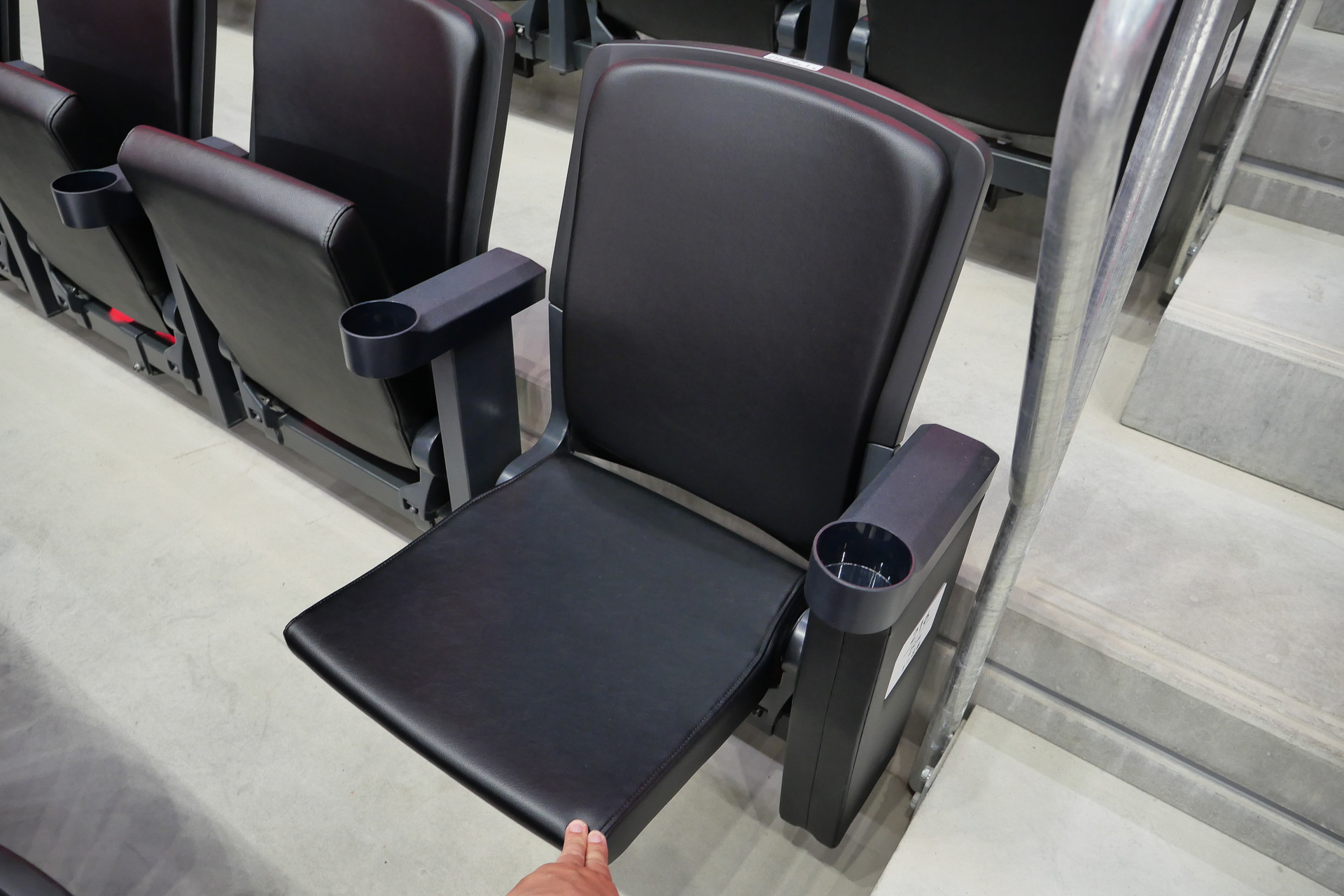 座面、背もたれともにクッションがあり、こちらも座り心地は申し分ない