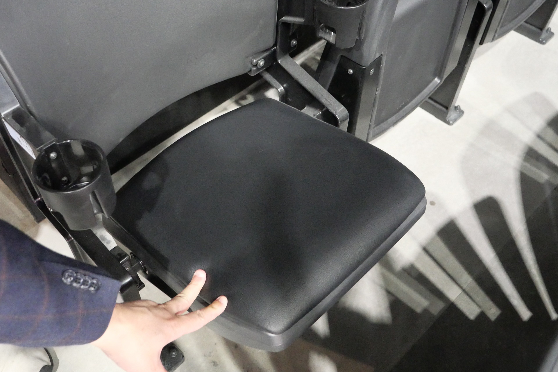 座面クッションのおかげで、こちらも座り心地はわるくない