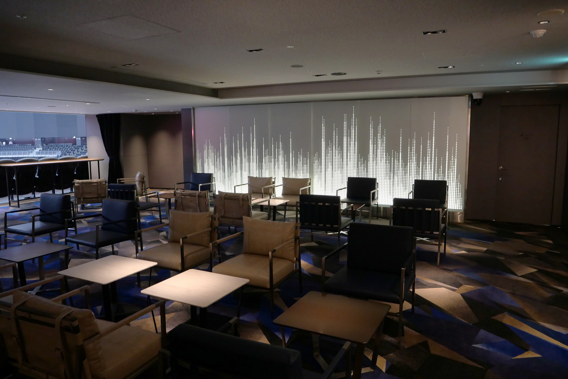 スタンディングエリア右に広がる三河ゾーン。こちらはプラチナ色と直線を基調として表現