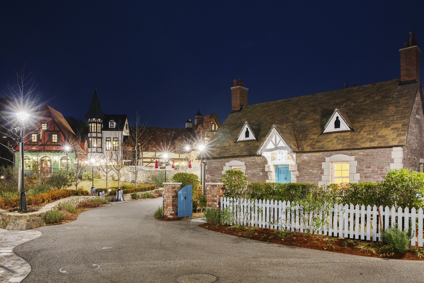 夜間の「魔女の谷」