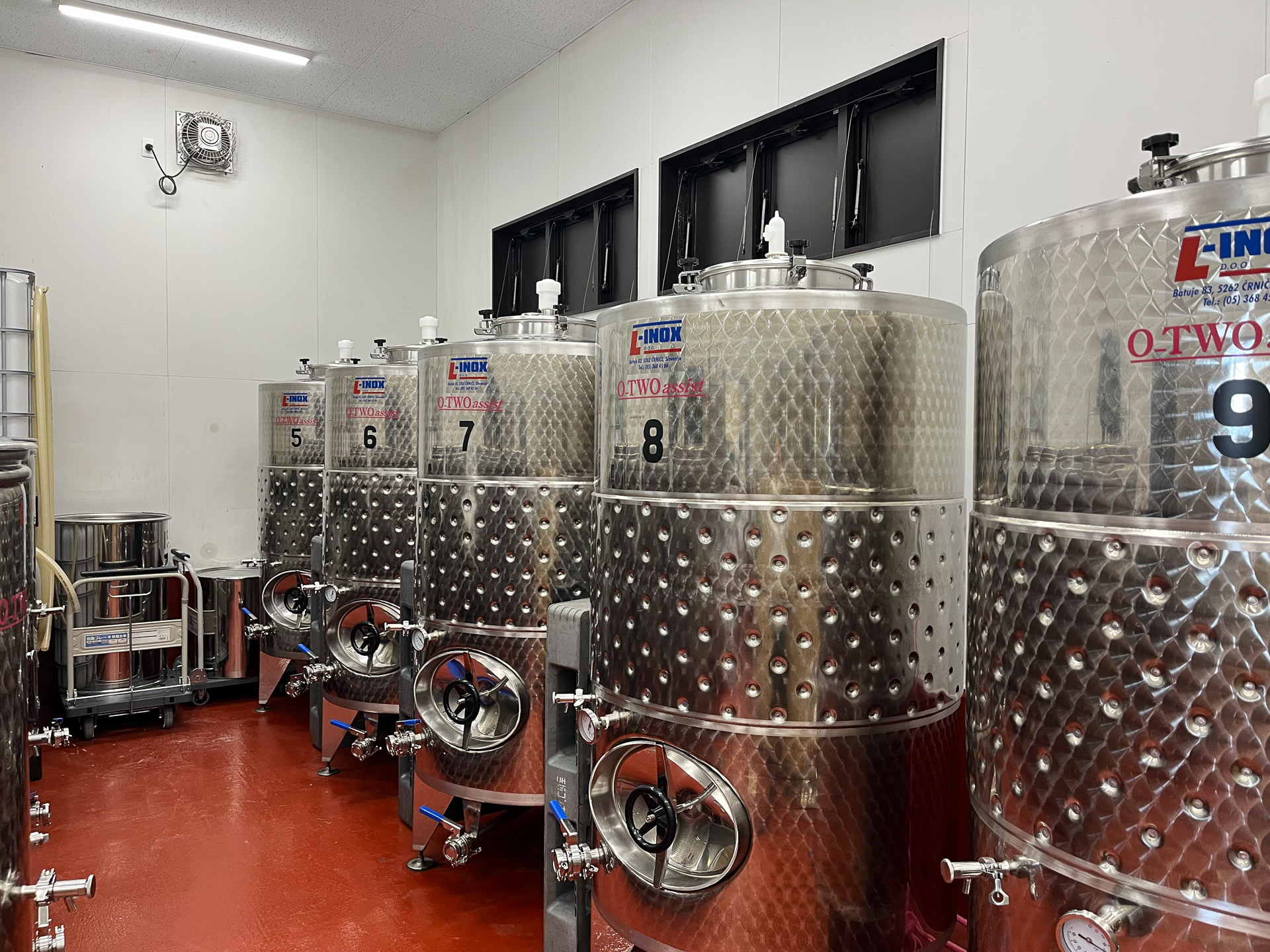 醸造所内ステンレスタンク