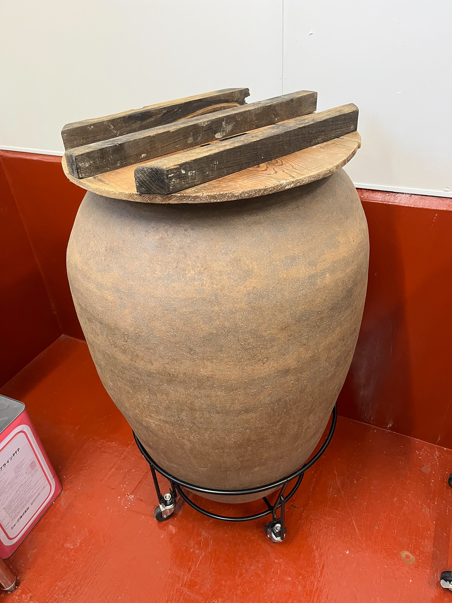 ワイン醸造用常滑焼の甕