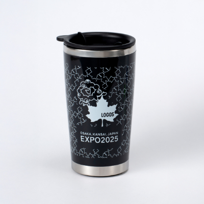 蓋付きステンレスタンブラー。上フタを回すことで飲み口が現われるタイプ