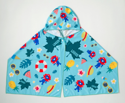 フード付きクールタオルポンチョ（3850円）。試合観戦や野外フェスの暑さ対策にも