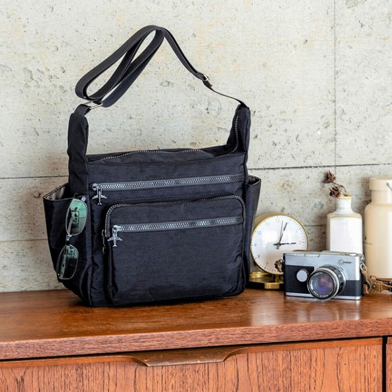 宝島社「東武トップツアーズが考えた 旅に出たくなる機能派ショルダーバッグBOOK」の予約注文スタート