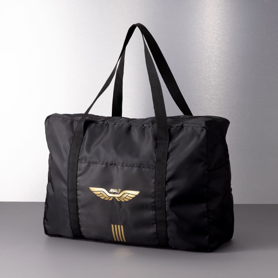 ANA、パイロット制服イメージしたボストンバッグ/ガジェットポーチ