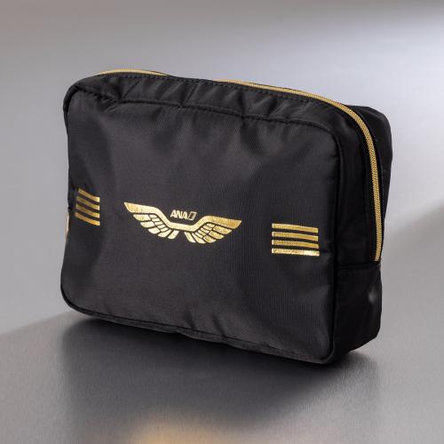 身の回りの小物整理に便利なポーチも内ポケット付き。サイズは19×4×13cm（幅×奥行き×高さ）