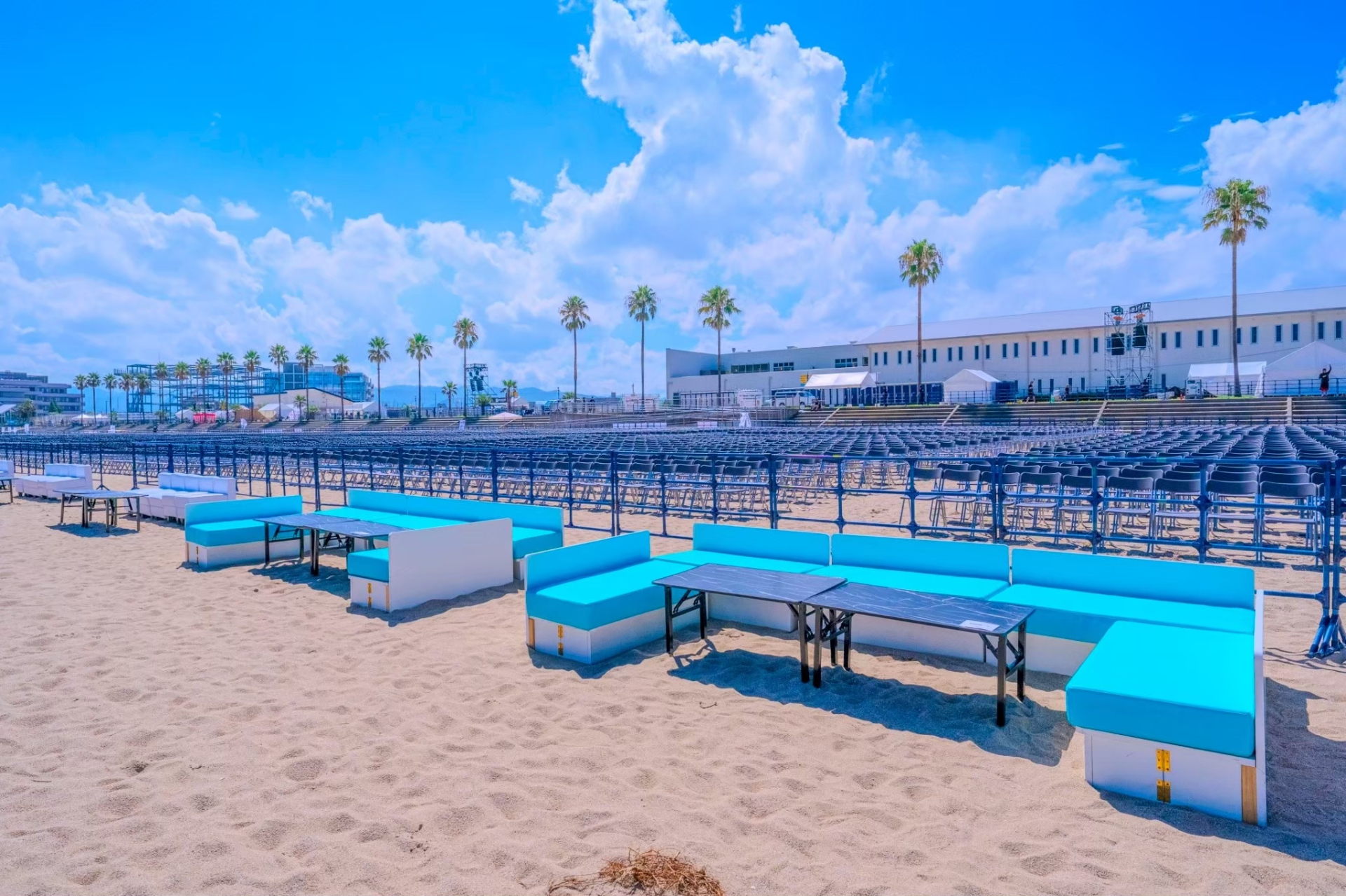 ソファーVIP席（前列ソファー席＋VIP専用ラウンジ付）