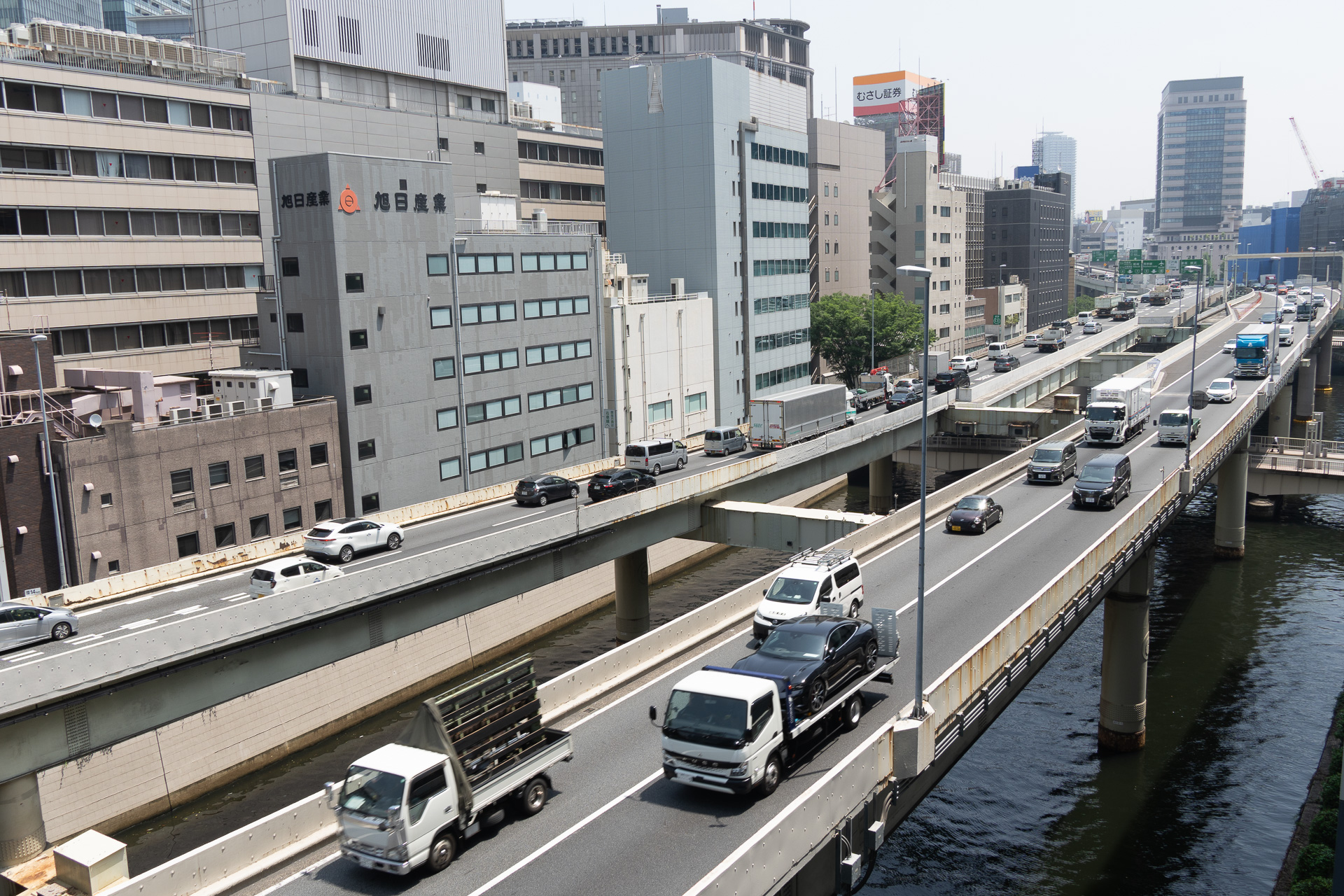 一方、南街区と区道272号線を挟んで向かいにある北街区（2032年度竣工予定）は、日本橋川沿いの横長の敷地。目の前は地下化事業の進む首都高都心環状線