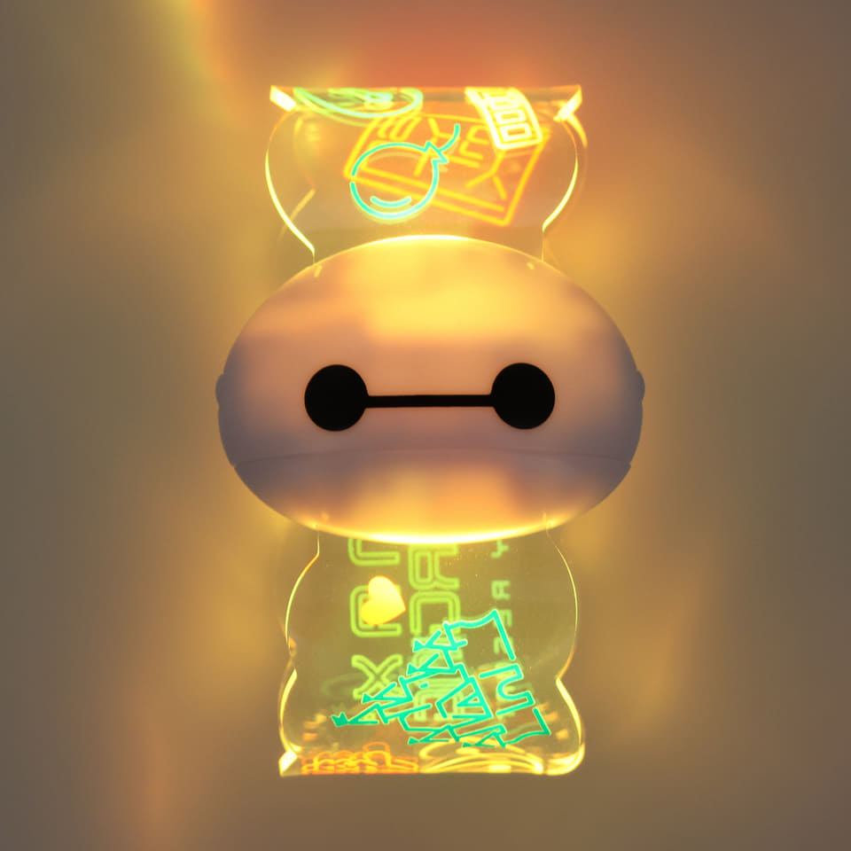 ディズニーランド　ベイマックス　Tシャツ（M）　光るバングル ディズニーランド ベイマックス Tシャツ（M） 光るバングル