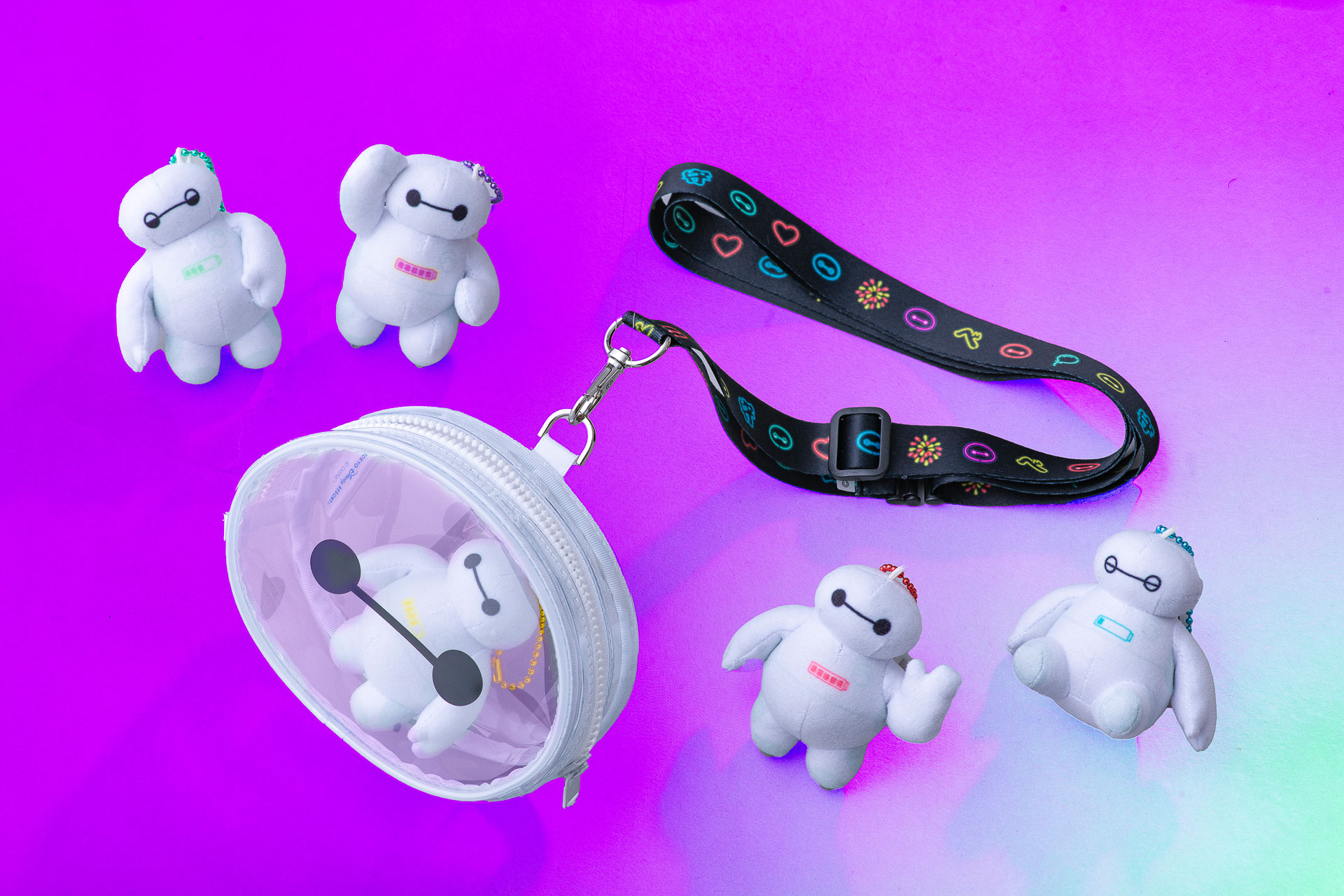 身につけグッズはアパレルからシェアできる小物まで幅広くラインアップ