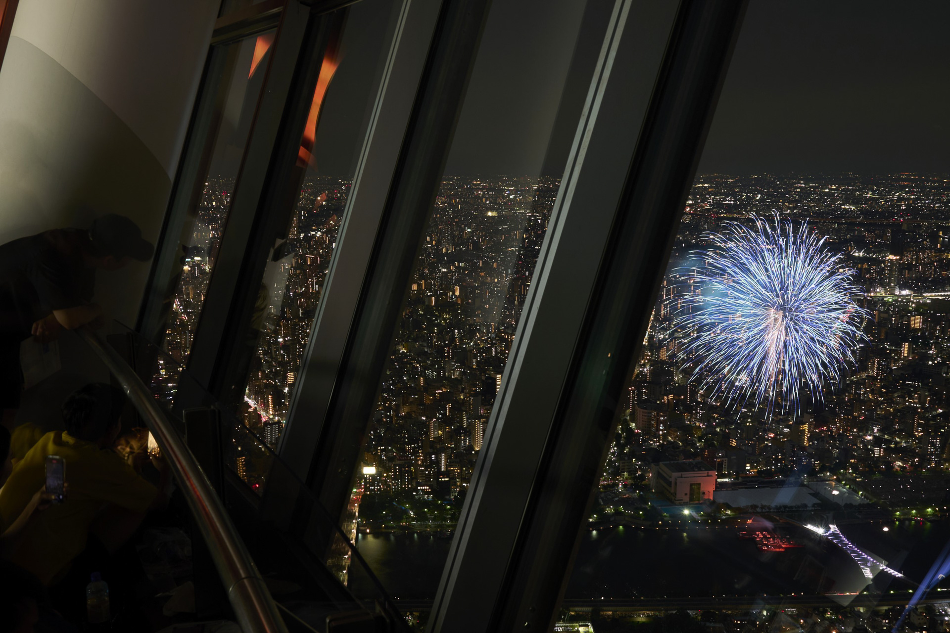 東京スカイツリーは隅田川花火大会に伴い、特別営業を実施