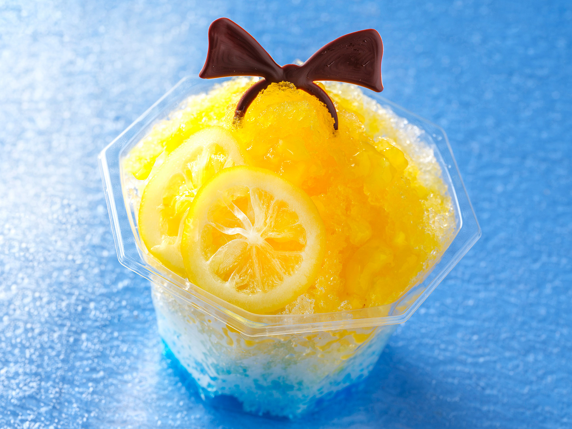 「シェイブアイス（レモン、パイナップル、トロピカルソース）」（700円）