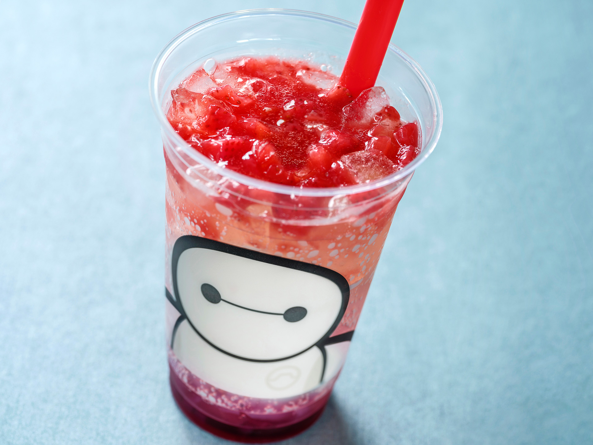 「パークリングゼリードリンク（ストロベリー＆バタフライピー）」（700円）