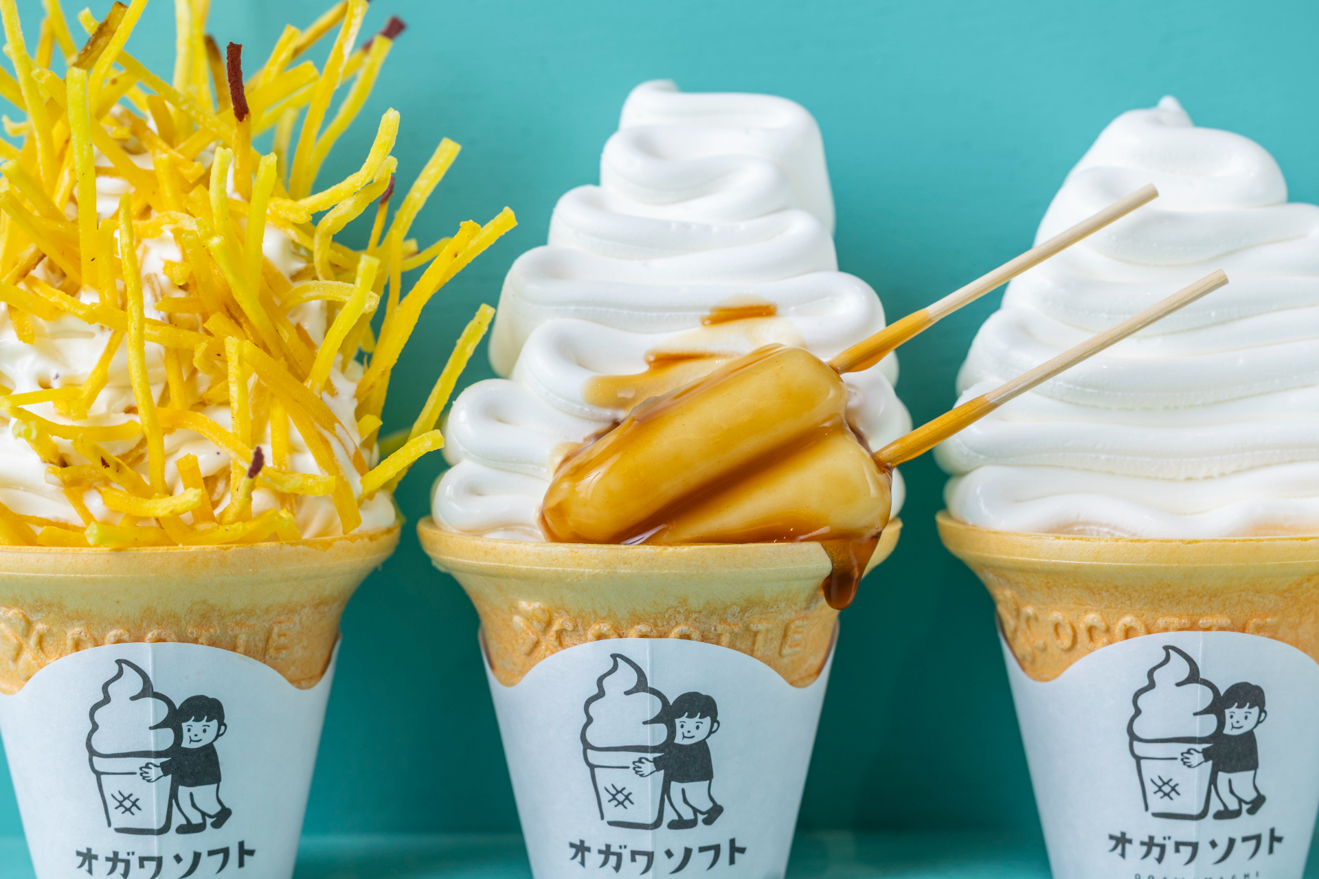左から、はりはりおいもケンピソフト、ミニみたらしだんごソフト、オガワソフトミルク