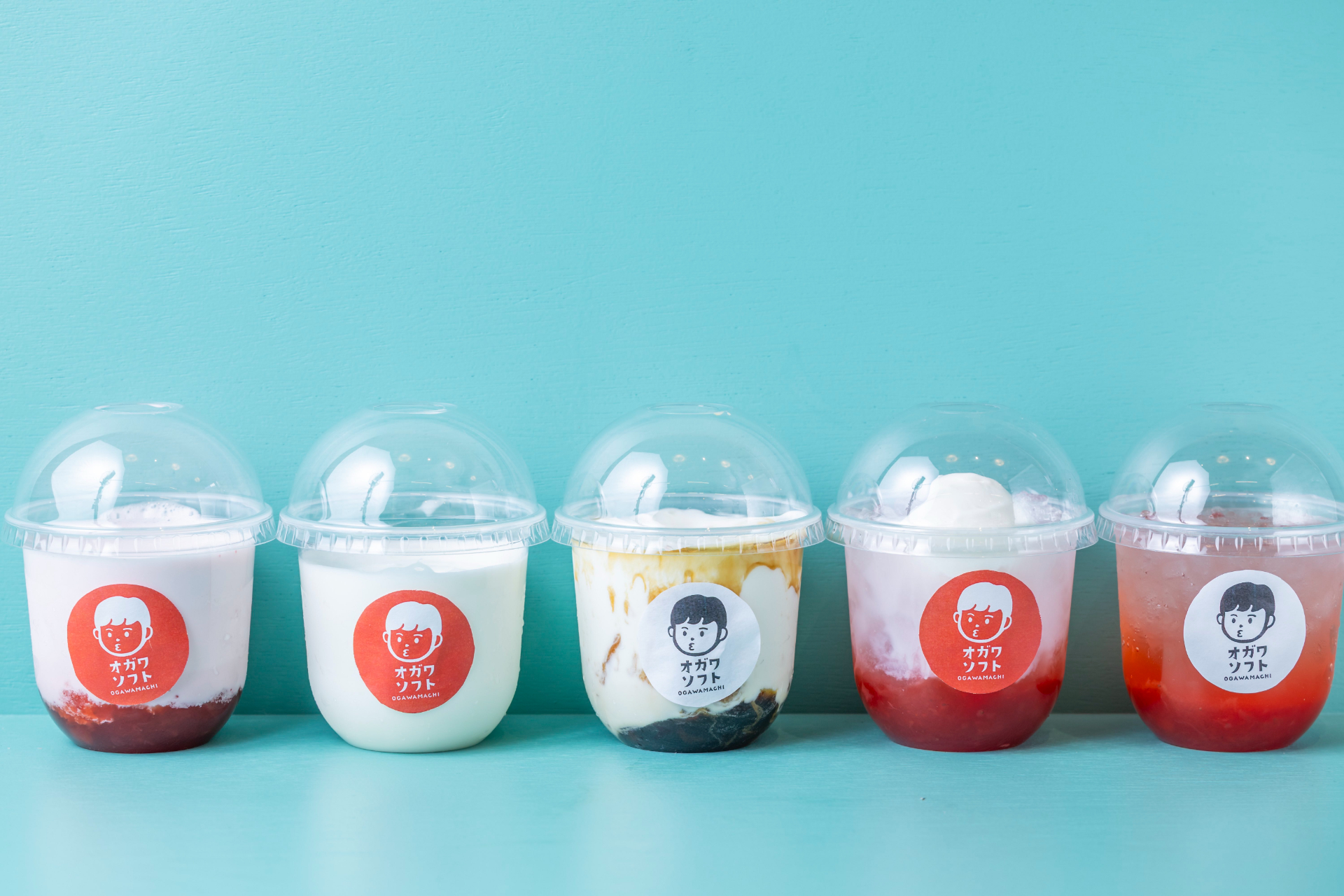 左から、オガワくんシェイク 埼玉いちご、オガワくんシェイク ミルク、オガワくんシェイク みたらし、埼玉いちごのソーダフロート、埼玉いちごのソーダ