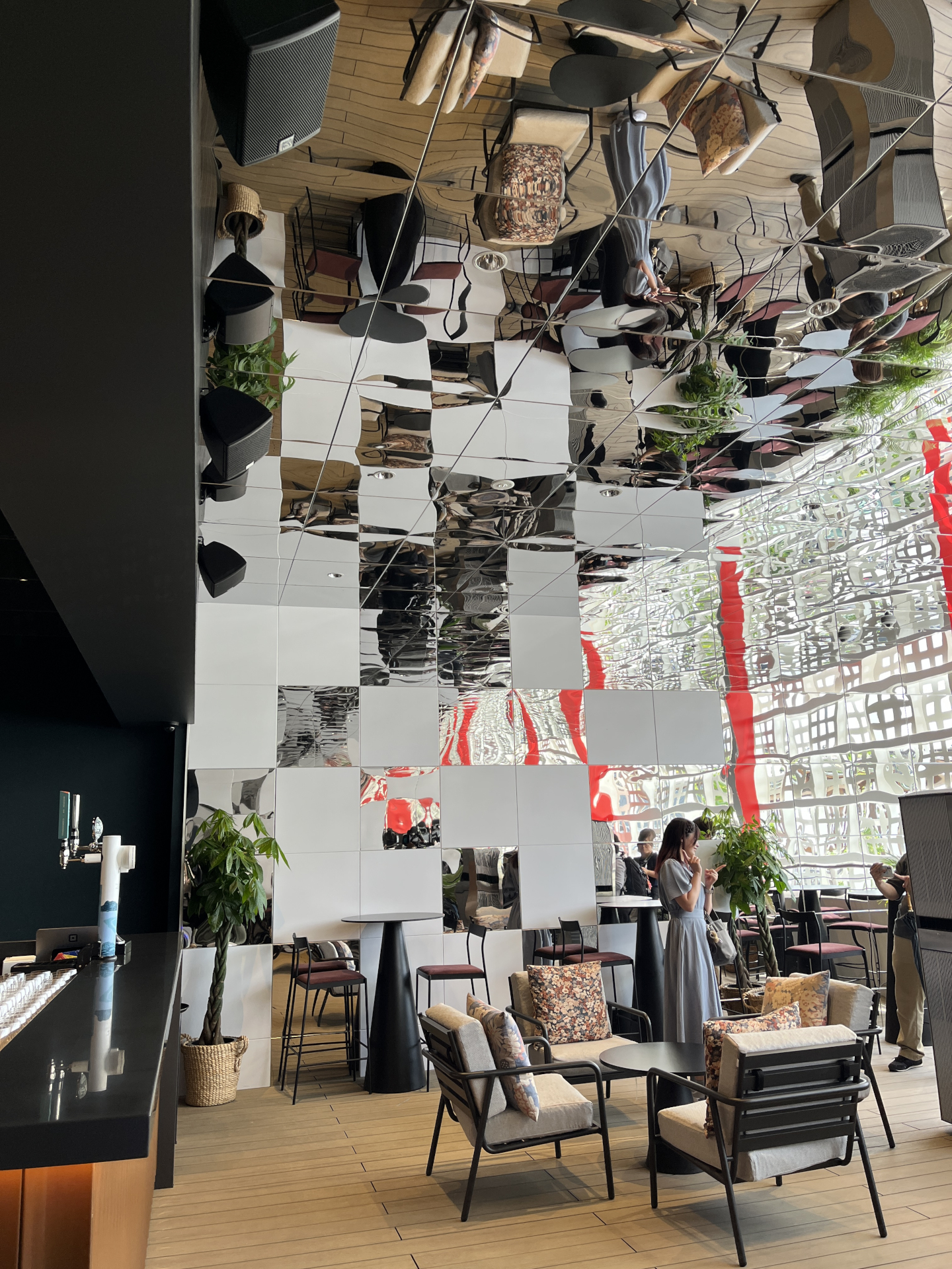 2階の「ジョニーウォーカー バー」