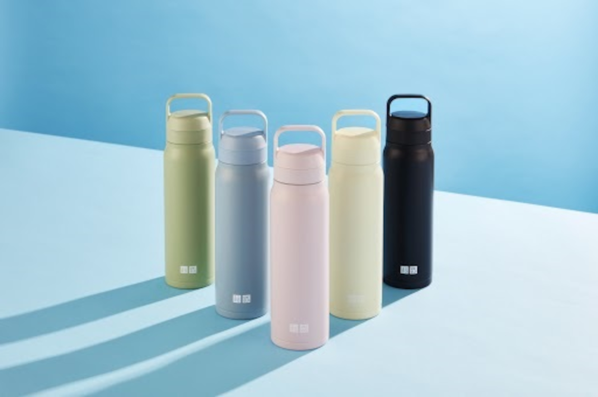 アイボリー、ブラック、ピンク、ブルー、グリーンの全5種類ラインアップ