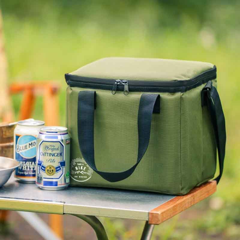 ファミリーマートではブラックとカーキの2色を販売