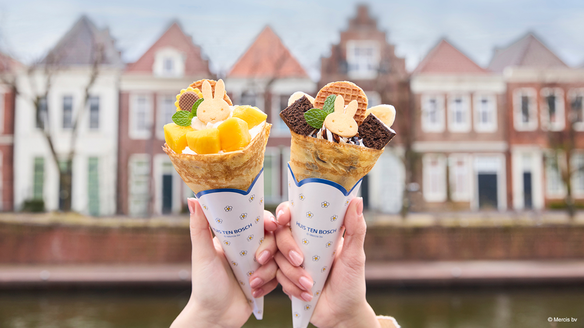 「ミッフィーのマンゴークレープ」（950円）「ミッフィーのチョコバナナクレープ」（900円）