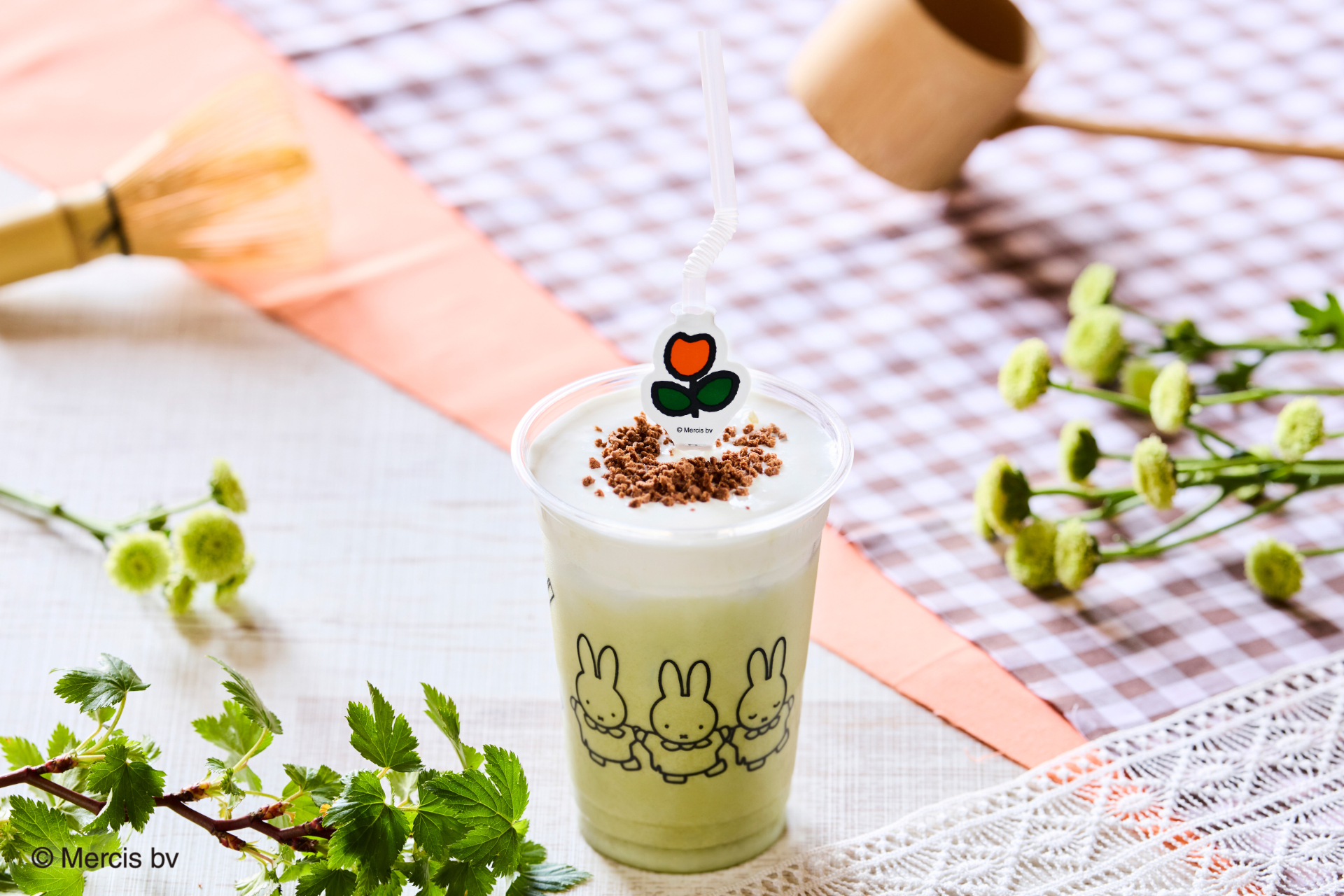 「ミッフィーのふわふわそのぎ抹茶ラテ」（800円）