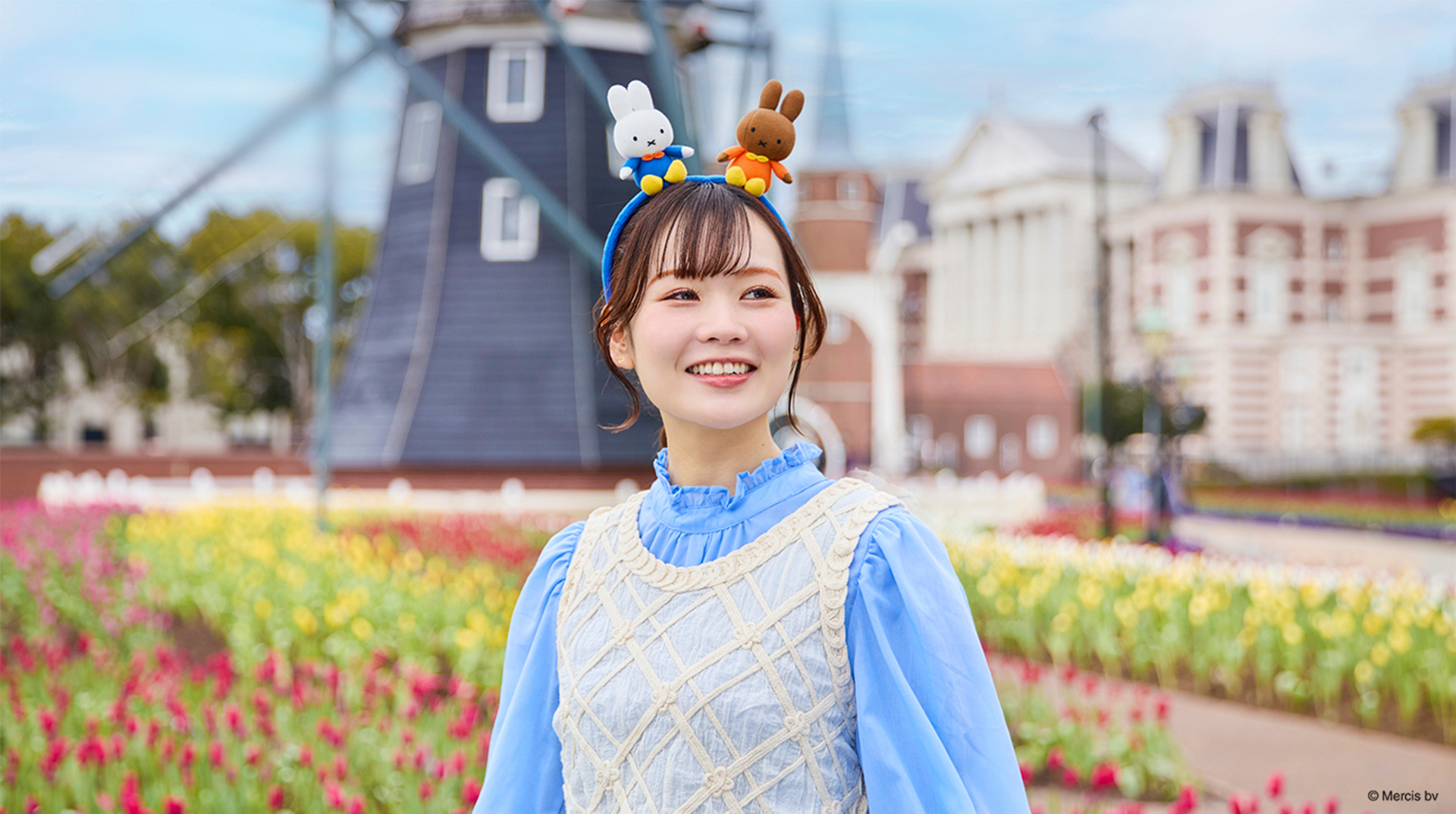 ちょこんと座ったふたりがかわいい「ミッフィー＆メラニーぬいぐるみカチューシャ」（2800円）