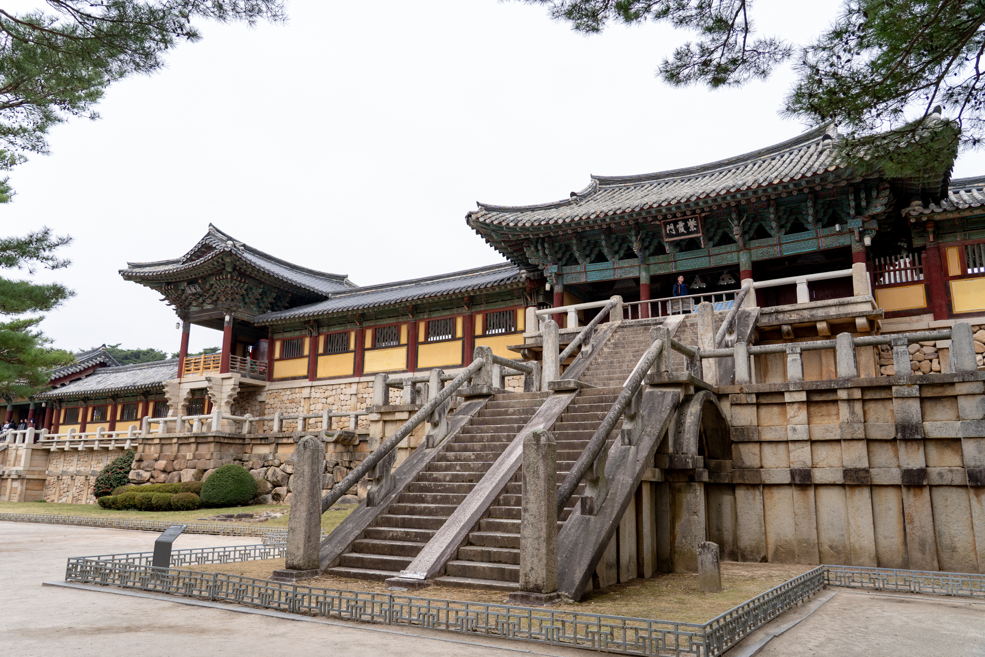 統一新羅時代に造られ、古代仏教建築の真髄ともいわれる仏国寺。ユネスコの世界文化遺産でもある