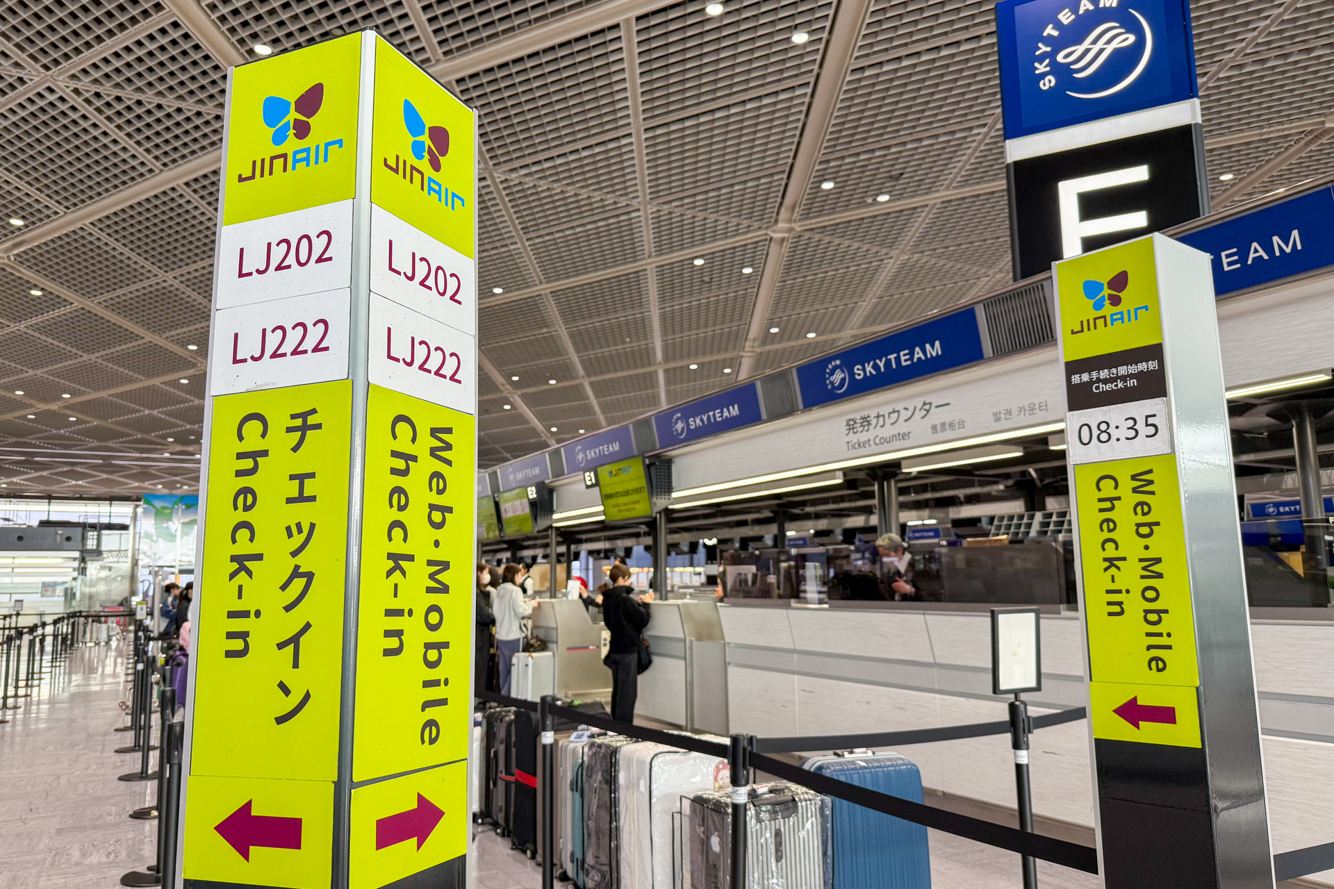 成田空港T1の北ウイングにあるジンエアーのチェックインカウンター