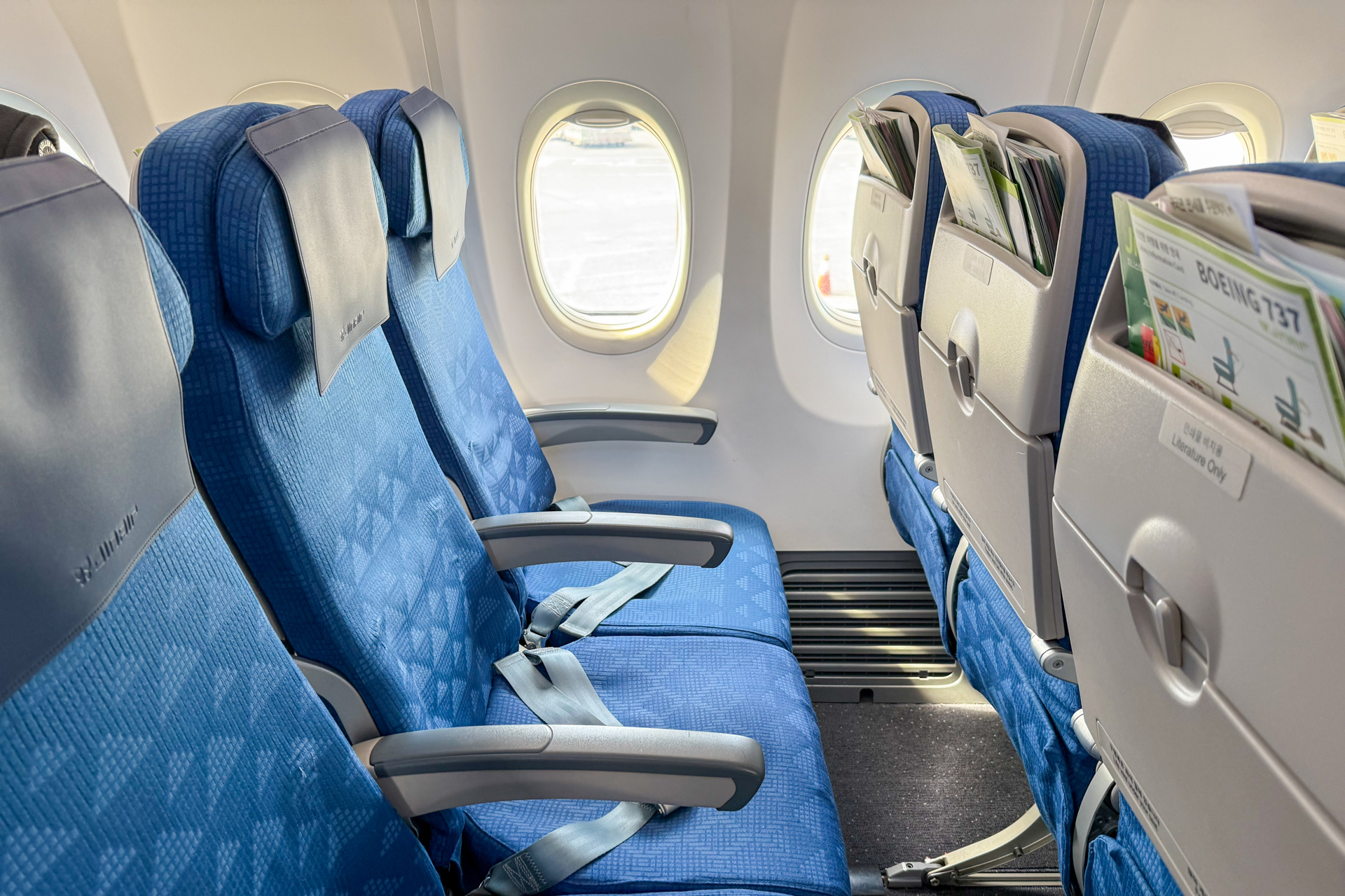 シートピッチはほかのエアラインのエコノミーと変わらない印象
