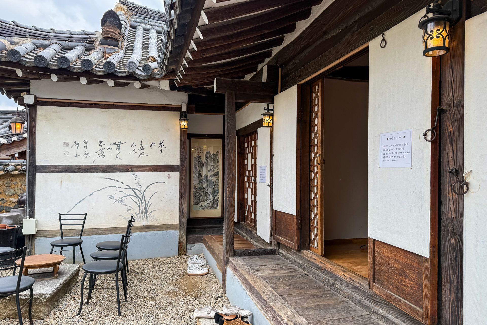 韓服のままで素敵にリノベされた韓屋カフェでひとやすみ。いい思い出です