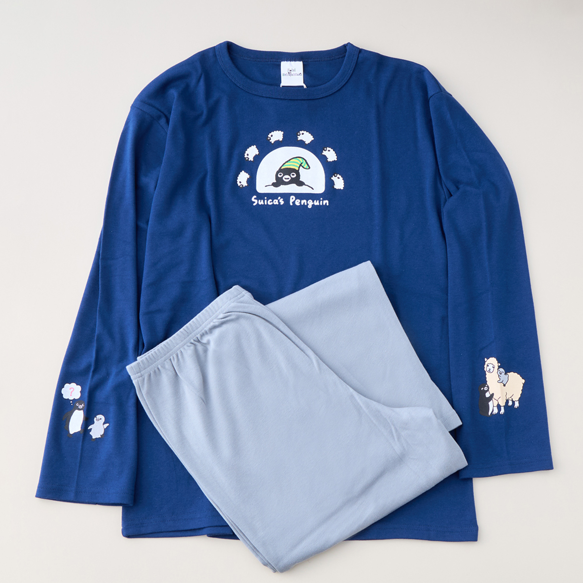 くつろぎウエアは、肌触りや吸湿性がよくシワになりにくいポリエステルと綿の混紡素材。フリーサイズなので男女問わず使える