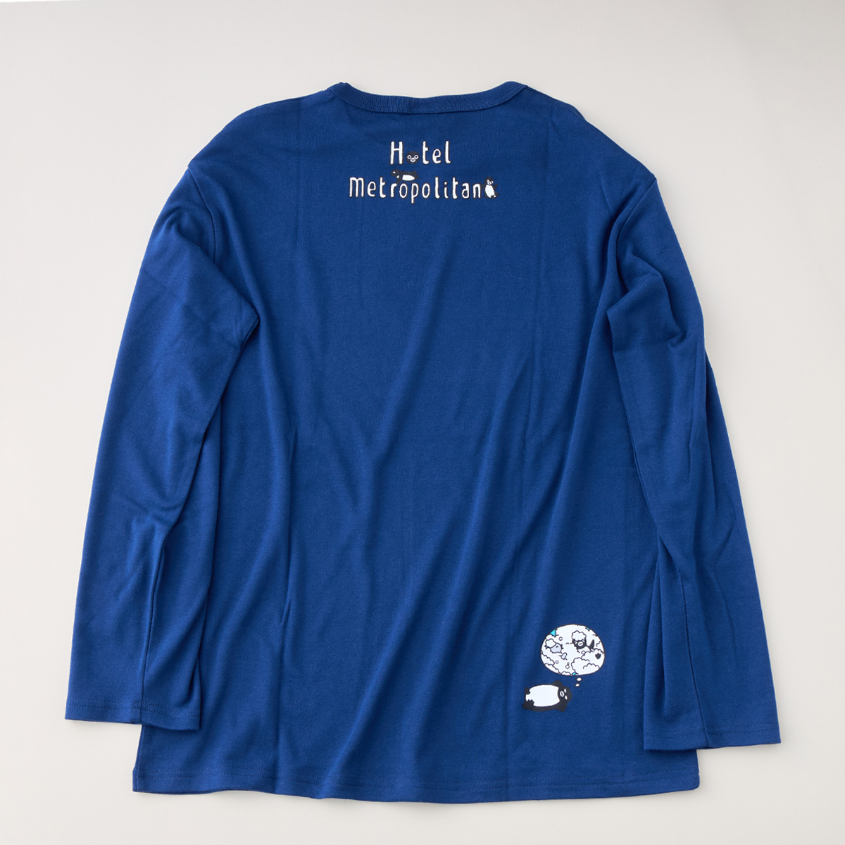 くつろぎウエアは、肌触りや吸湿性がよくシワになりにくいポリエステルと綿の混紡素材。フリーサイズなので男女問わず使える