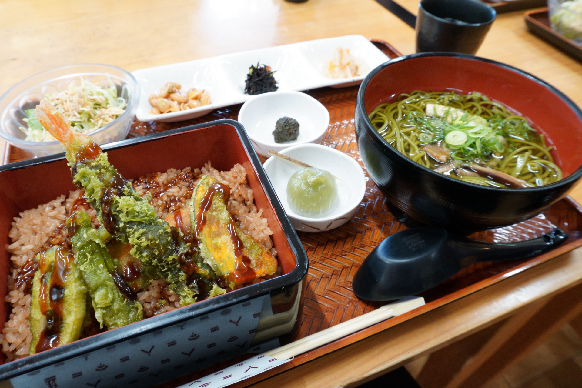 お茶づくし御膳（1600円）