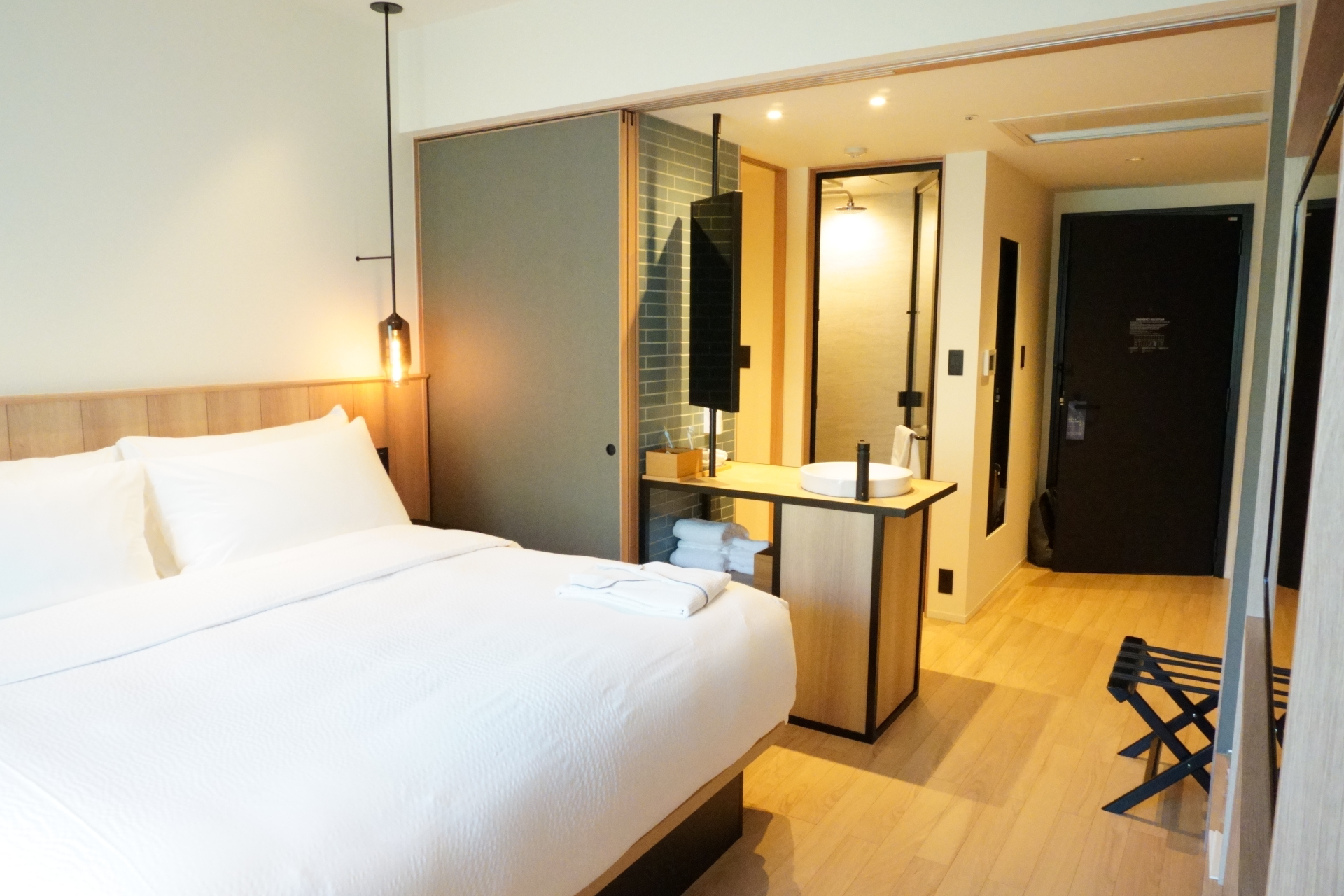 キングルーム（25m<span class="em sup">2</span>、ベッド幅180cm×1台）