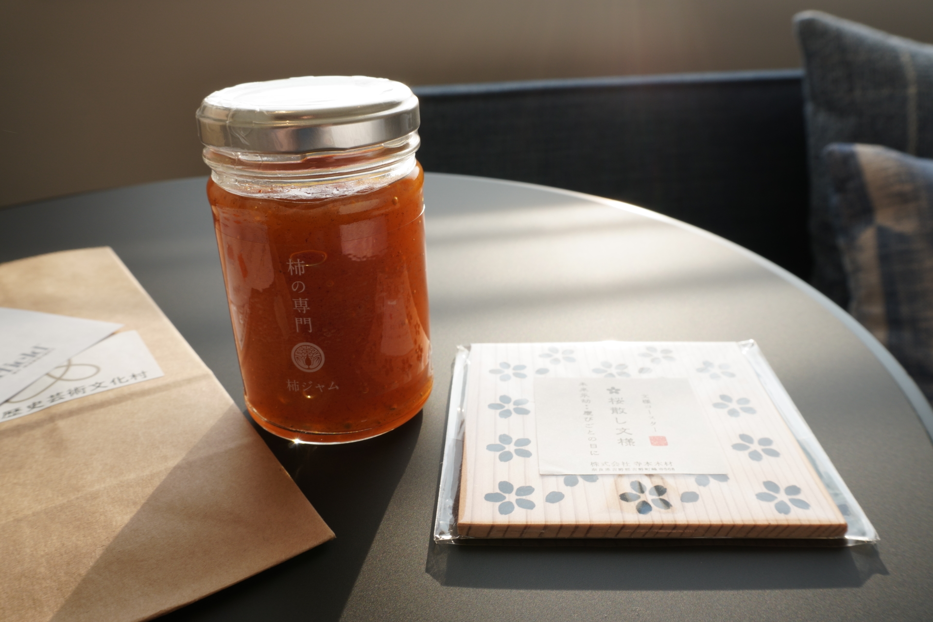 カフェスペースとお土産