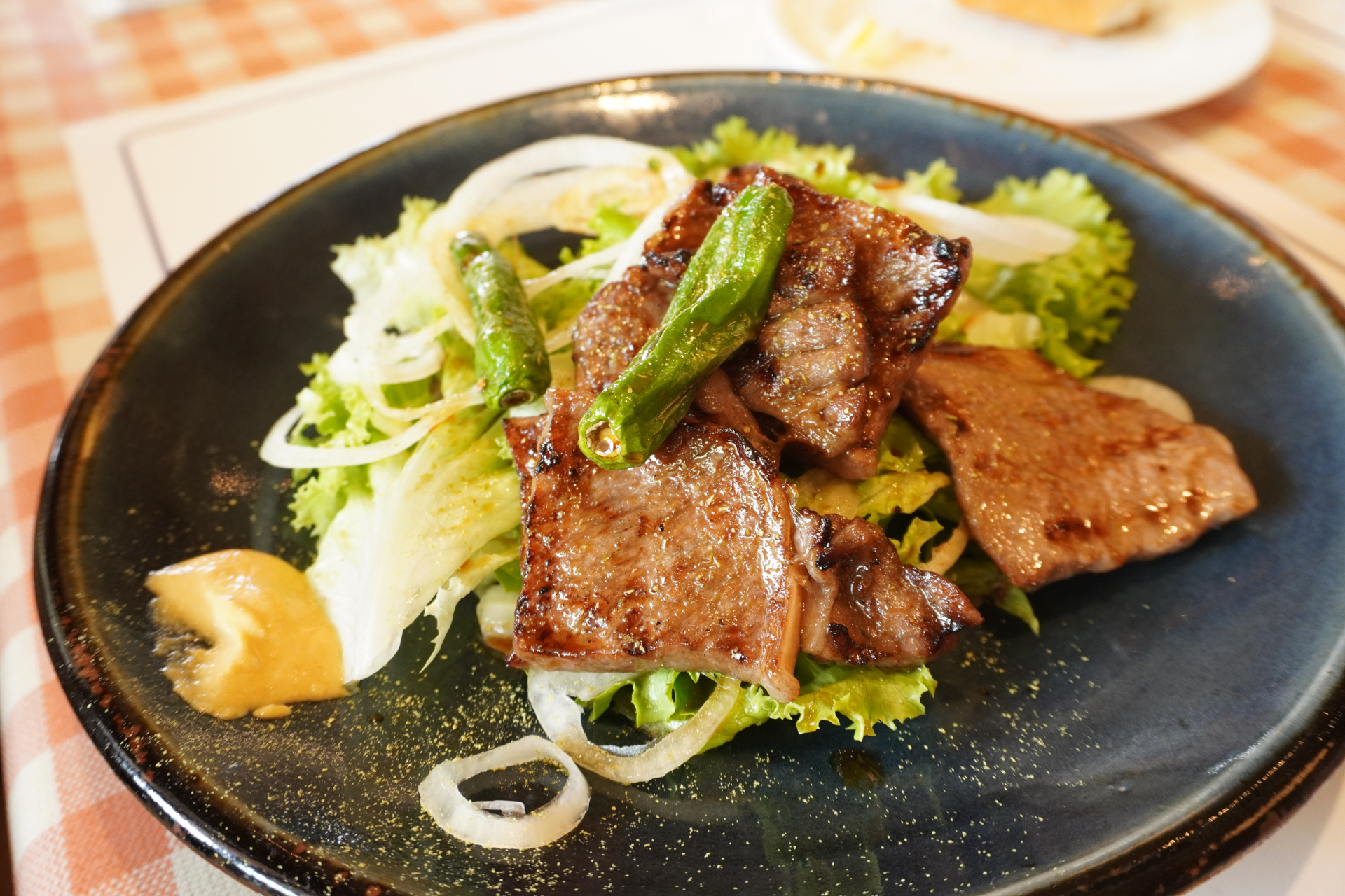 黒毛和牛ロースの網焼き定食（2400円）