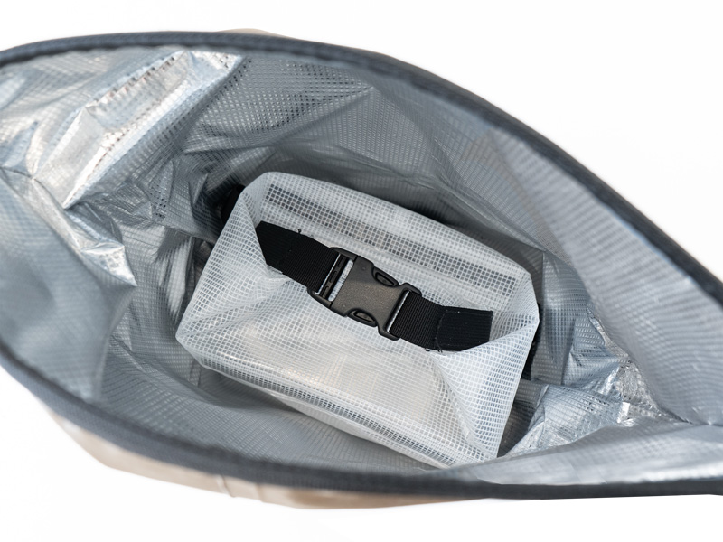 バケツをソフトクーラーにぴったり収納できる