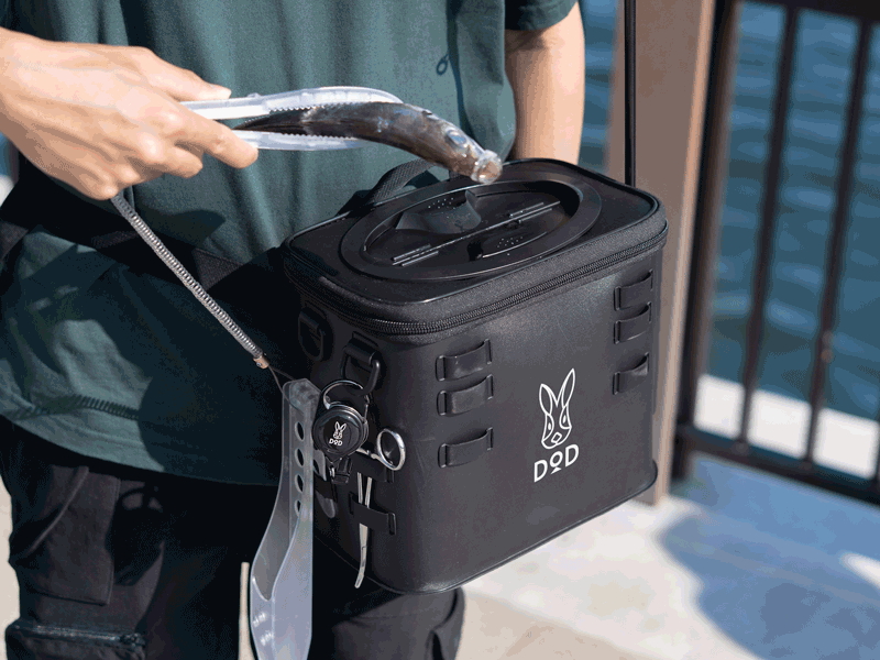 ファスナーを開けずに魚を入れることができる