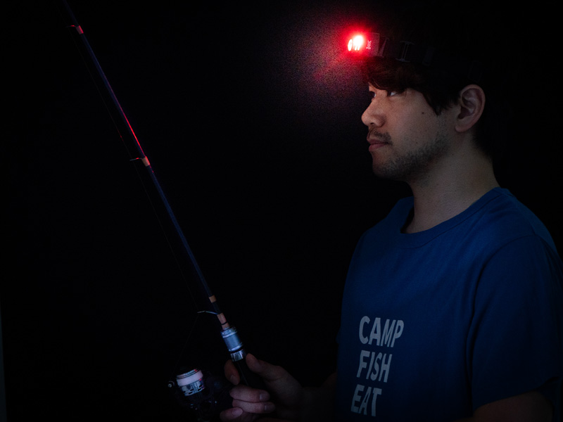 手をかざすだけで赤色・白色の切り替えが可能