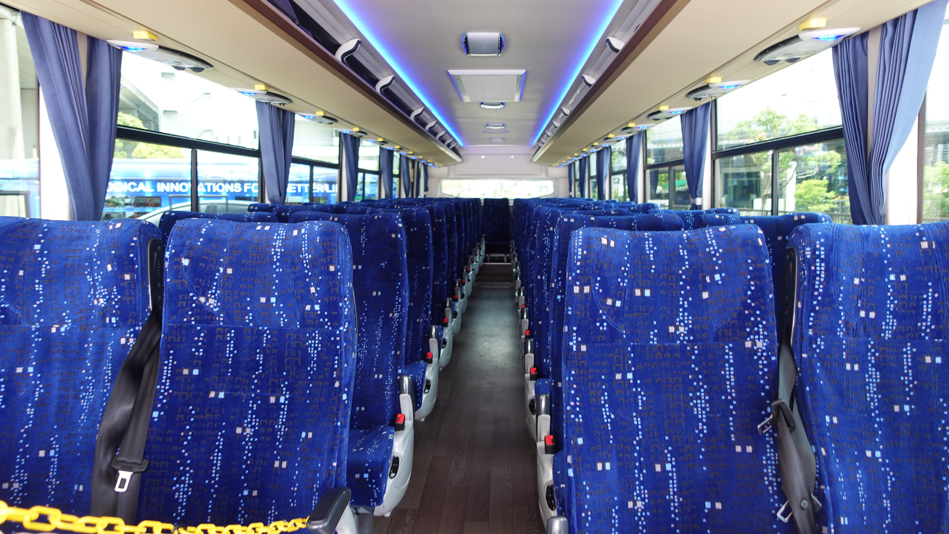 EVモーターズ・ジャパン「V8-Coach Bus」