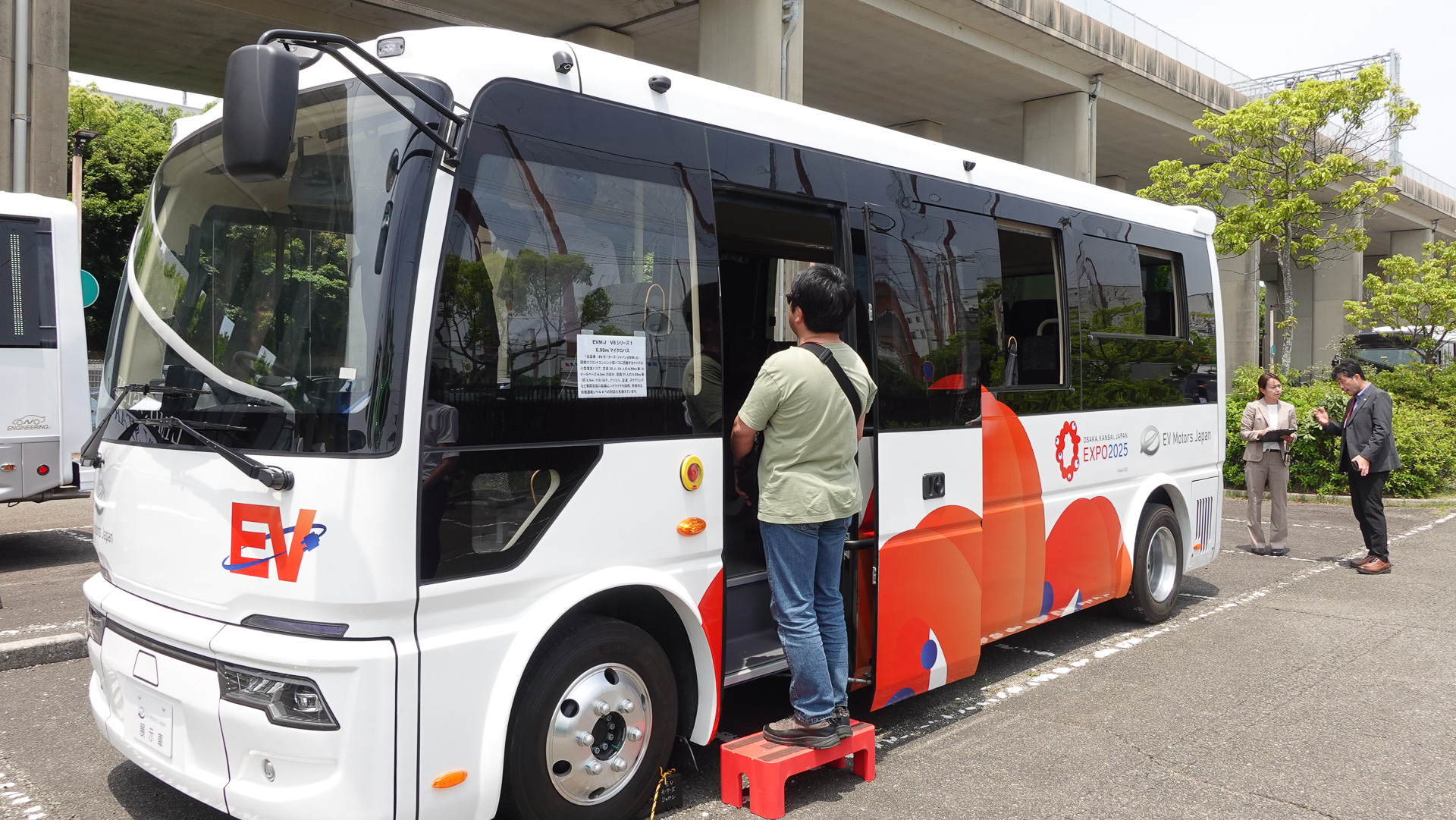 V8-Micro Bus 6.99m