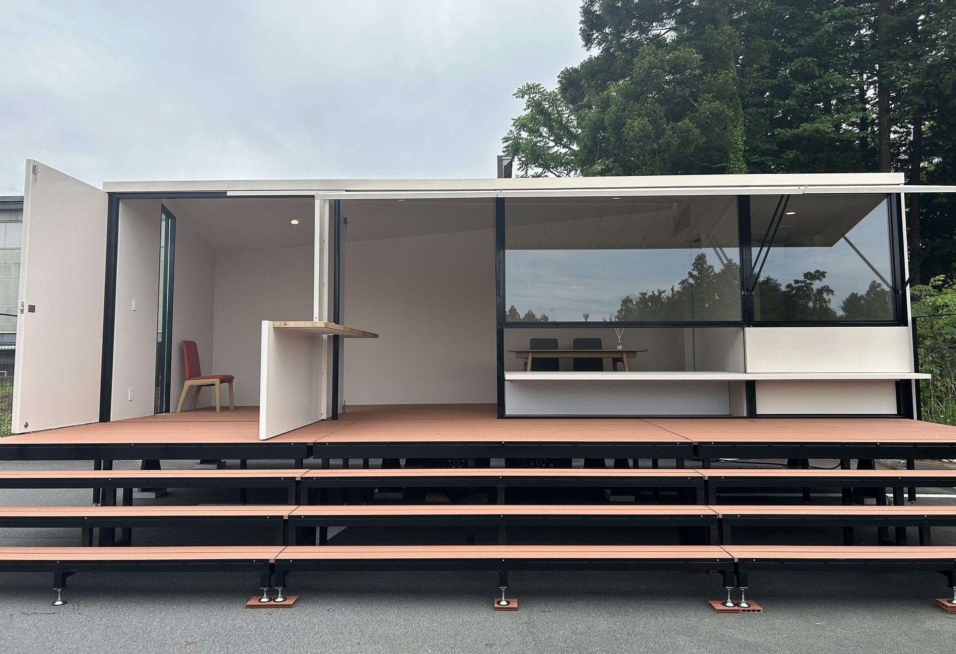 トレーラーハウスを活用した旅客施設