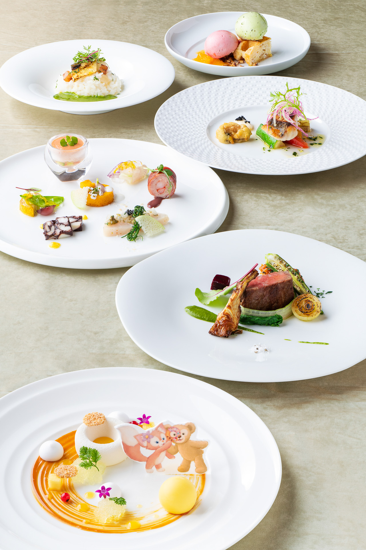 ベッラヴィスタ・ラウンジ「“ダッフィー＆フレンズのフィルド・ウィズ・ジョイ！”グルメディナーコース」（1万7000円）