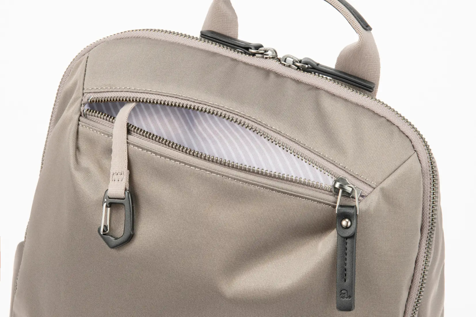 前面のフロントポケット