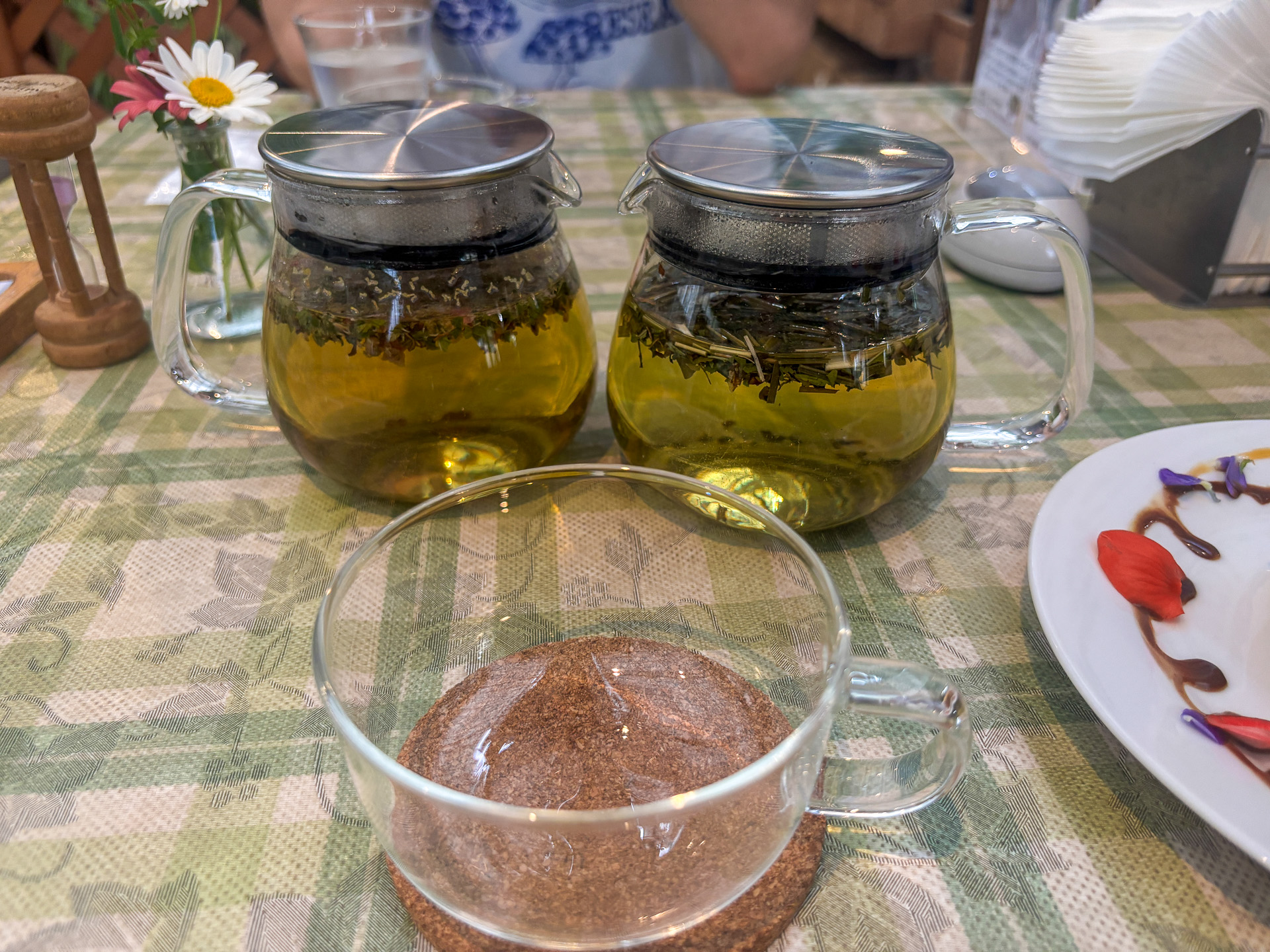 食べ過ぎなので、胃腸によいさわやかブレンドのハーブティー