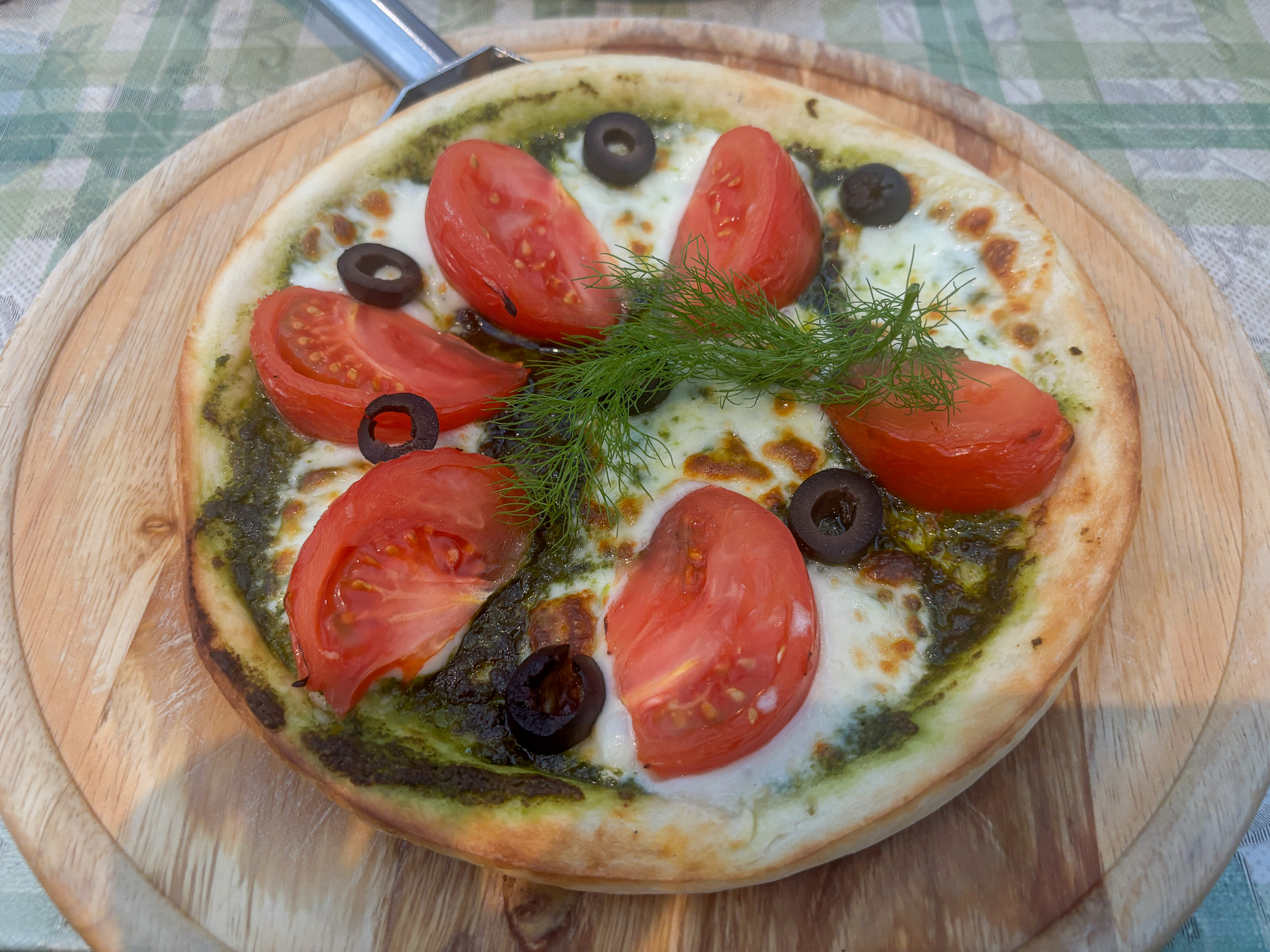 自家製バジルのジェノベーゼピザ